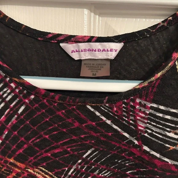 Alison Daley Abstract Prin, 3/4 Sleeve Top. It has a bit of stretch to it. - Picture 3 of 6